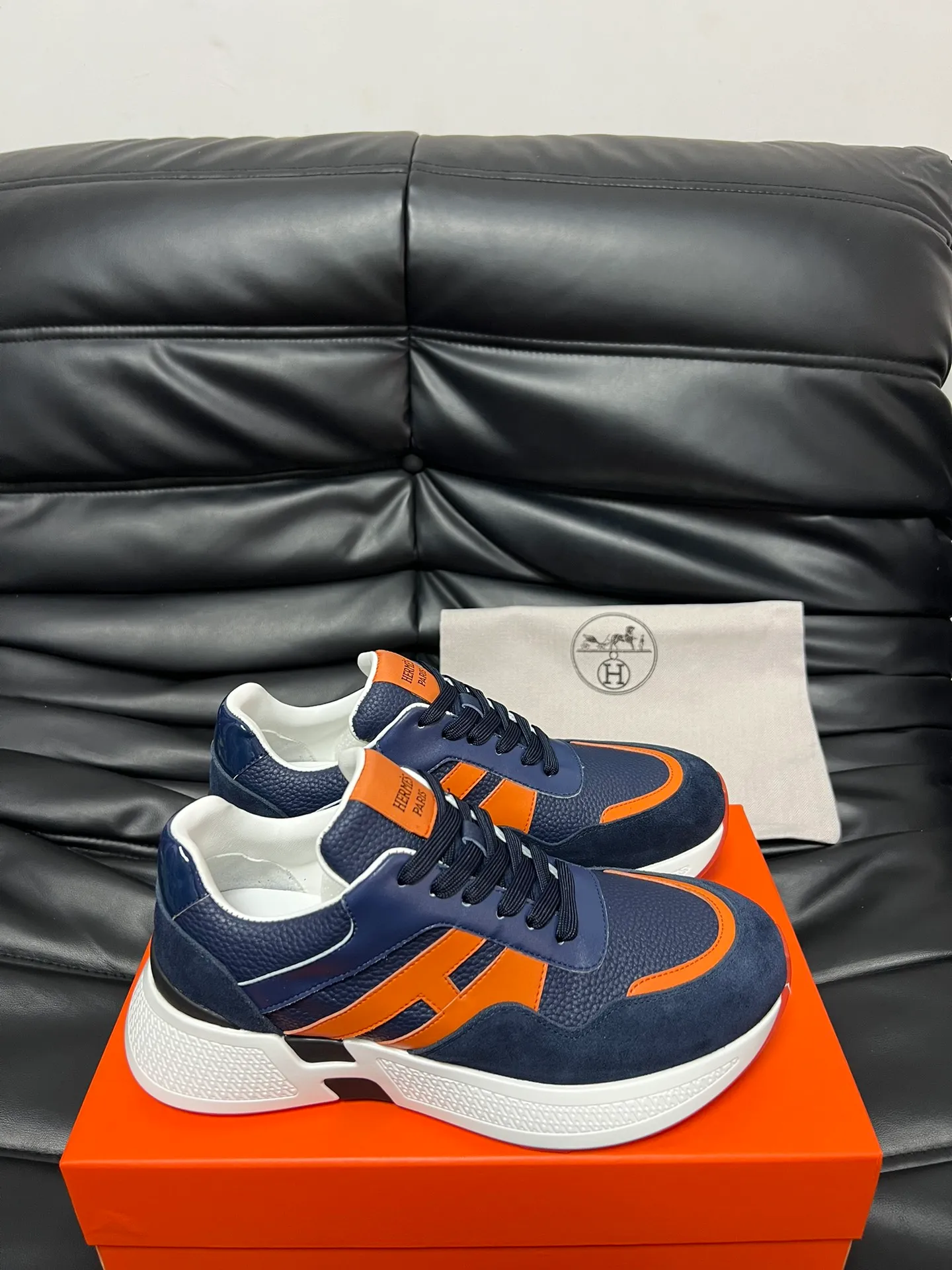 [HERMES] Hermès men's shoes 💰520💰 - High-end quality original order - Upper: 🔝 tumbled calfskin, suede calfskin, shoe body sewn with H pattern - Lining: water-dyed cowhide - Outsole: ultra-light T men's shoes 💰U foam rubber; two-color molded outsole - Super high quality control, fine workmanship: highlighted (high-end, luxury, grade) -Size : 39-44 (38, 45 can be customized)